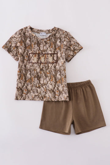 Brown shorts set with three embroidered deer, perfect for playful, cozy days.