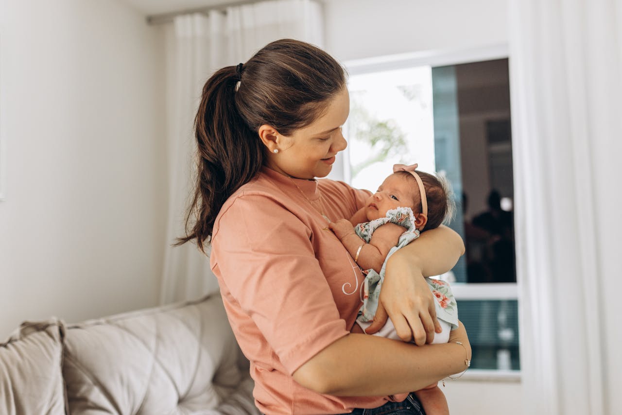 What is Cluster Feeding and How to Manage It Effectively