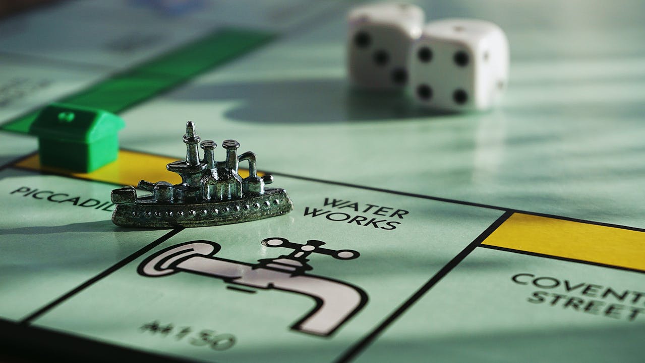 10 Unwritten Rules of Monopoly That Every Family Follows