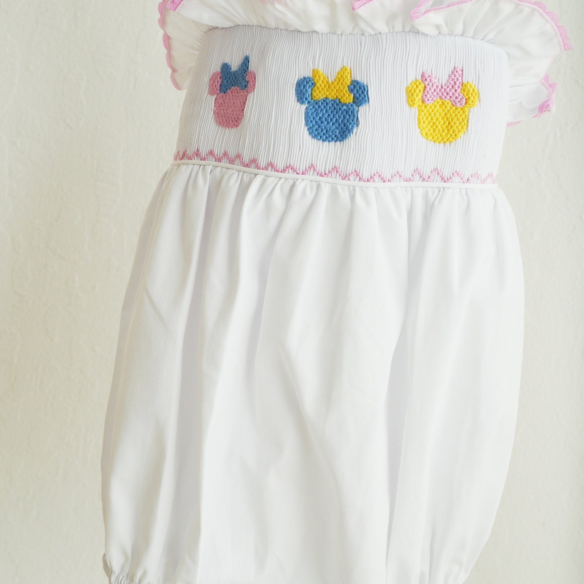 White character ruffle bubble