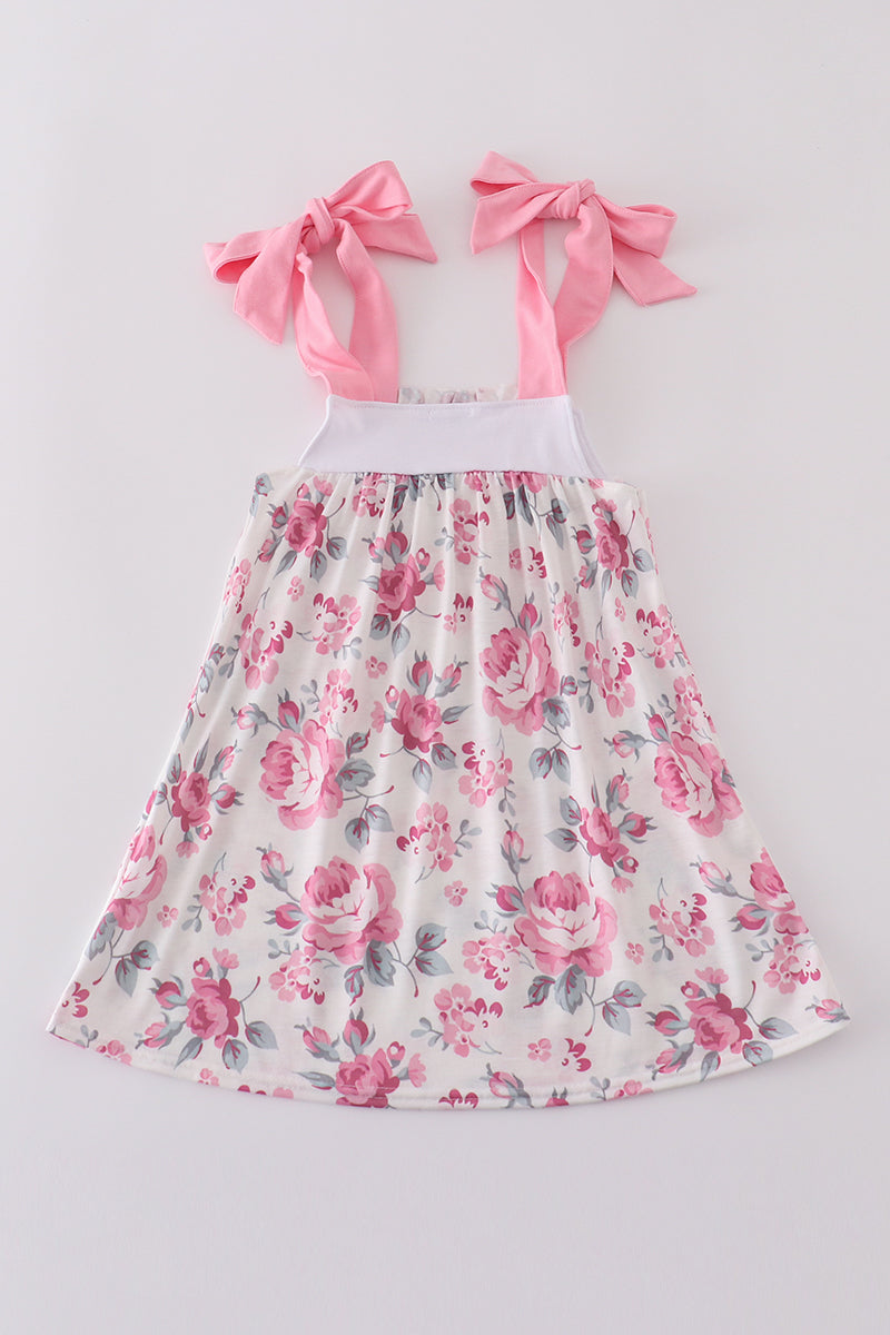 Pink floral dress with "MAMA'S" embroidery, perfect for playful spring outings.