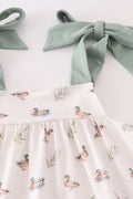 Green duck print set: cozy kids' outfit with playful duck pattern. Perfect for playtime.