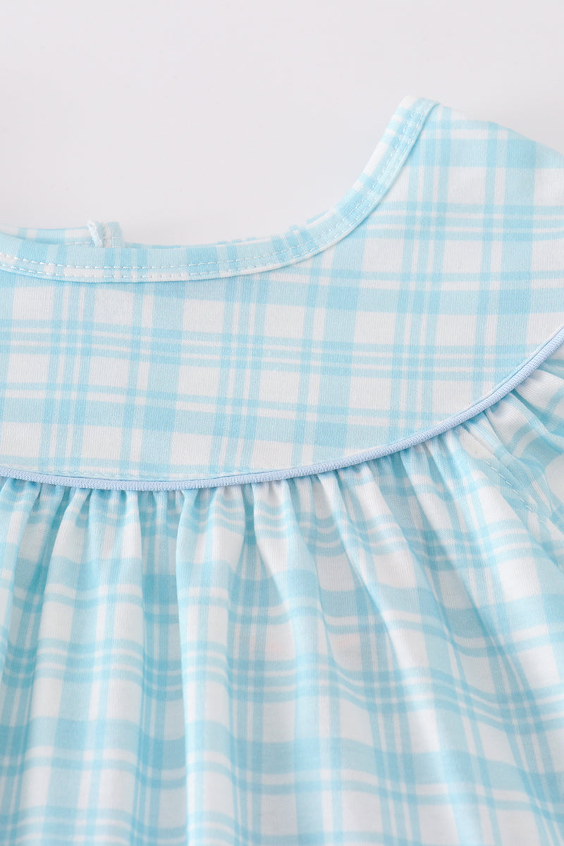 Blue farm-themed ruffle shorts set with playful appliques for kids.