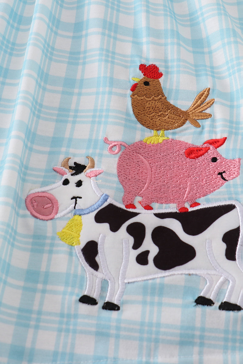 Blue farm-themed ruffle shorts set with playful appliques for kids.