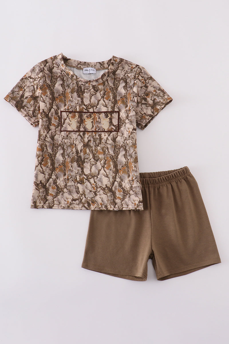 Brown shorts set with three embroidered deer, perfect for playful, cozy days.