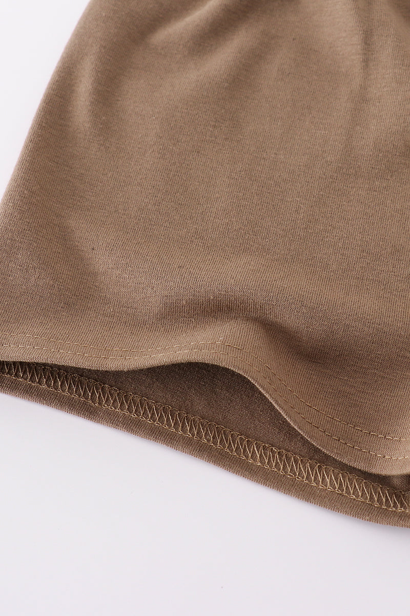 Brown shorts set with three embroidered deer, perfect for playful, cozy days.