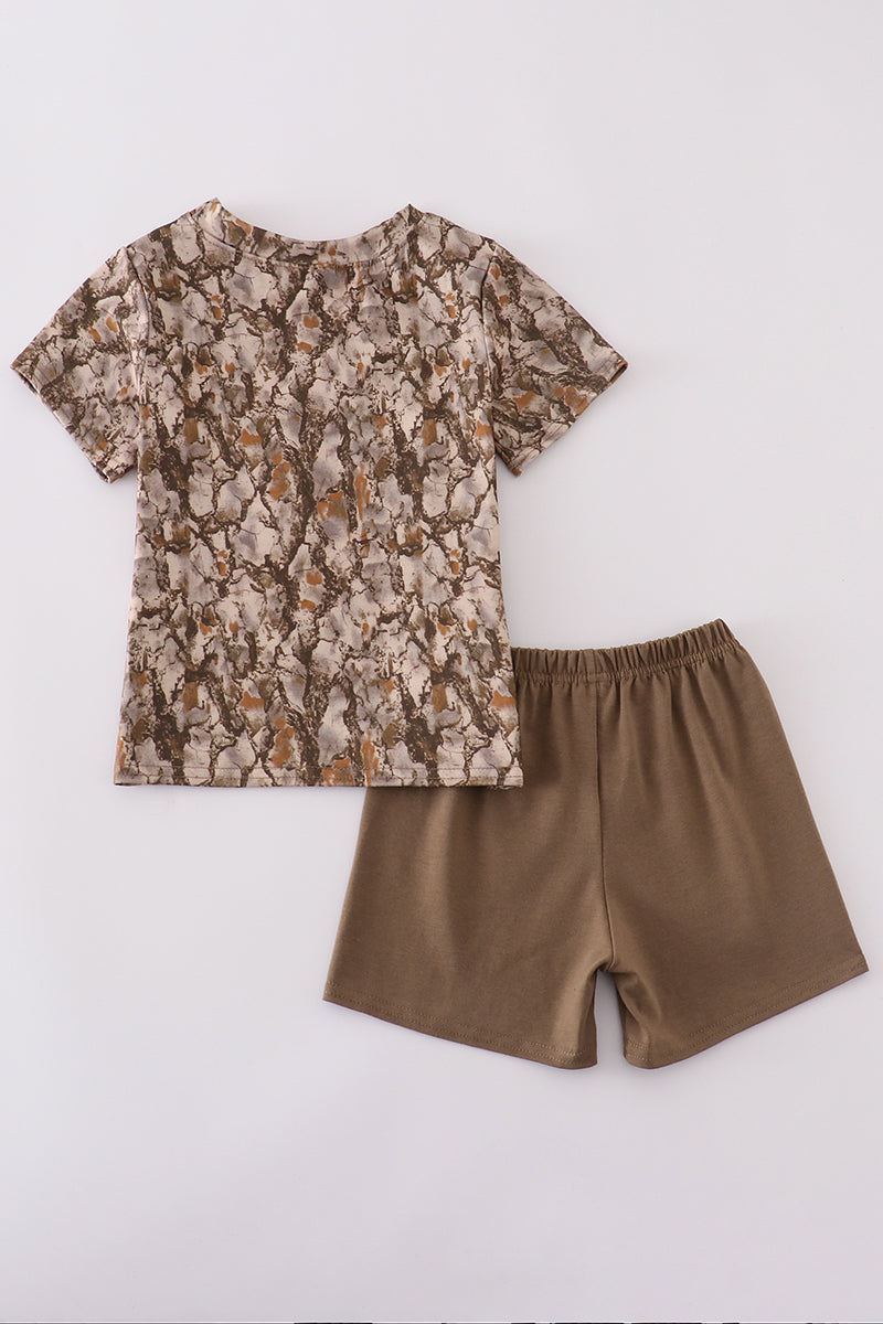 Brown shorts set with three embroidered deer, perfect for playful, cozy days.